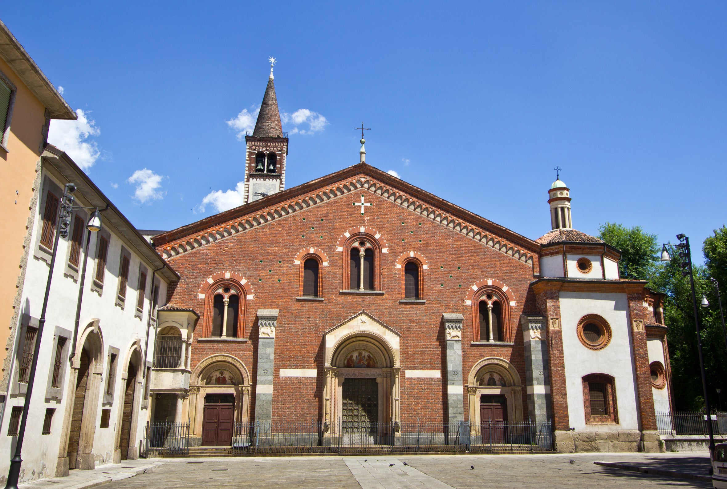 Milan Uncovered: A Walking Tour from Landmarks to Secret Spots